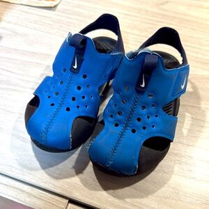 Boy Nike Shoe Size 9C